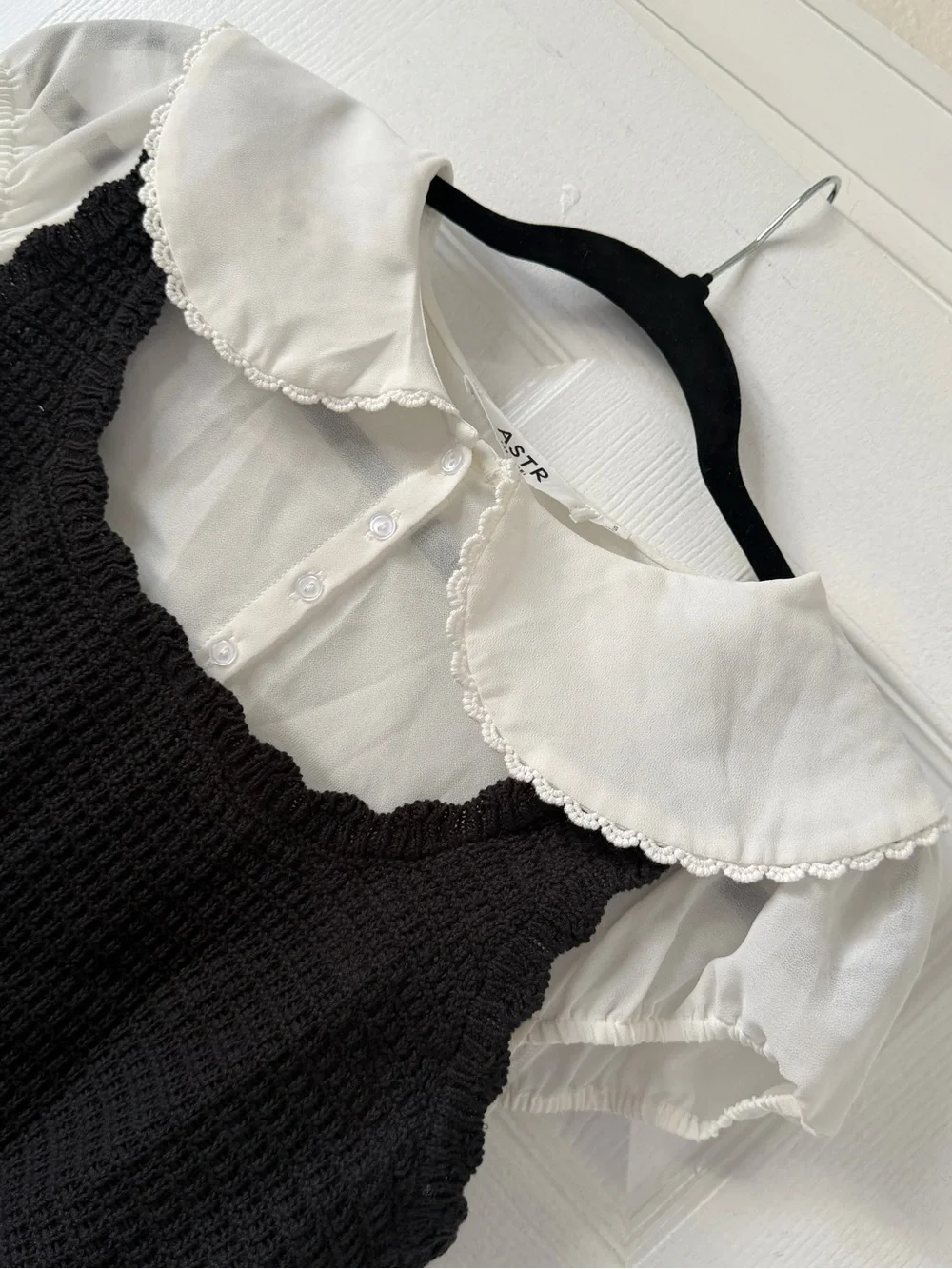 Astr The Label Peter Pan Collar Sweater Top Size Small in Black